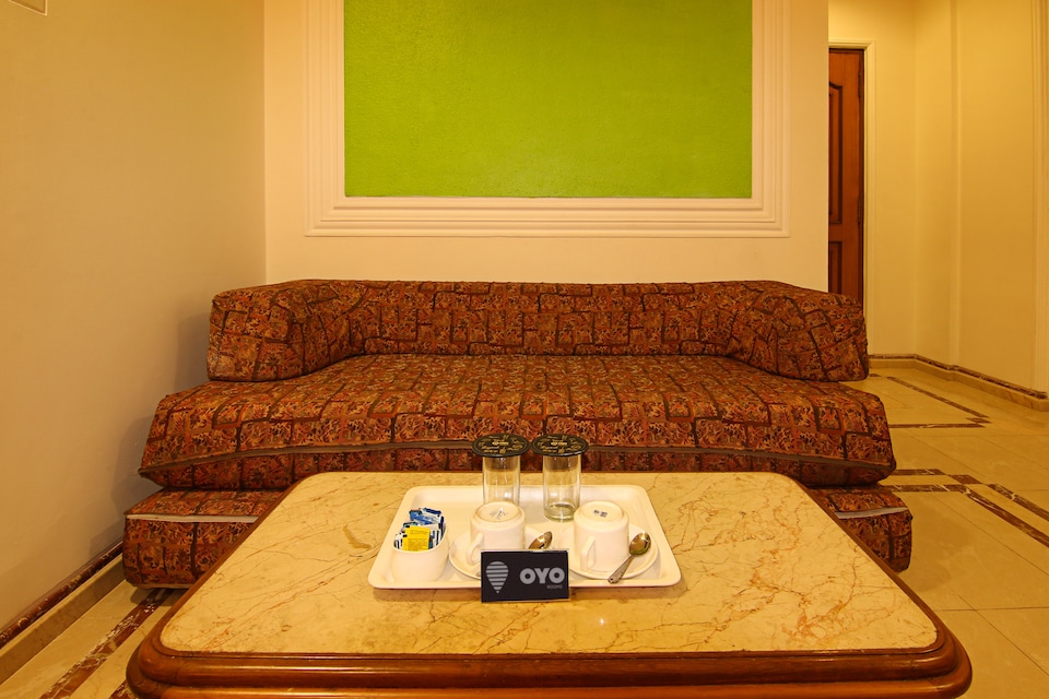 OYO 049 Garden Hotel, Mumbai CST-Churchgate-Colaba, Mumbai