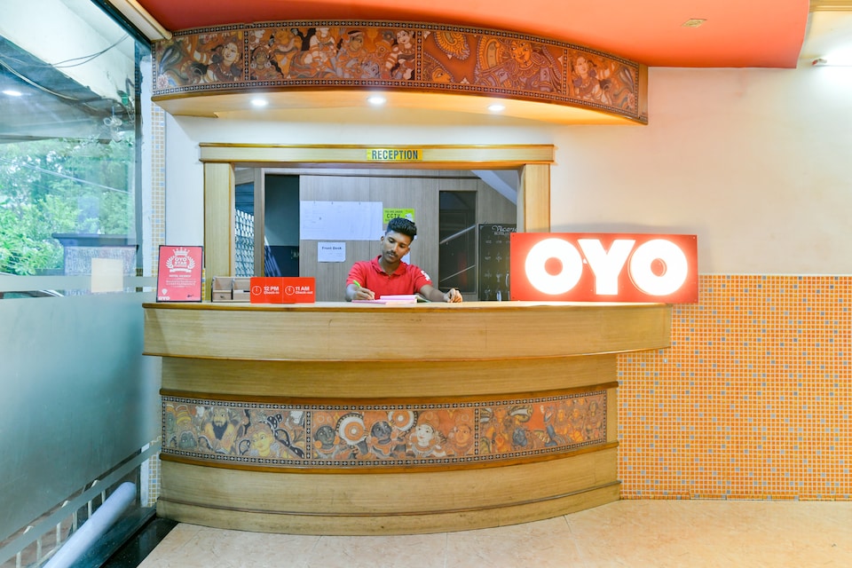 OYO Flagship 33466 Hotel Viceroy Tatapuram, MG Road Kochi, Kochi