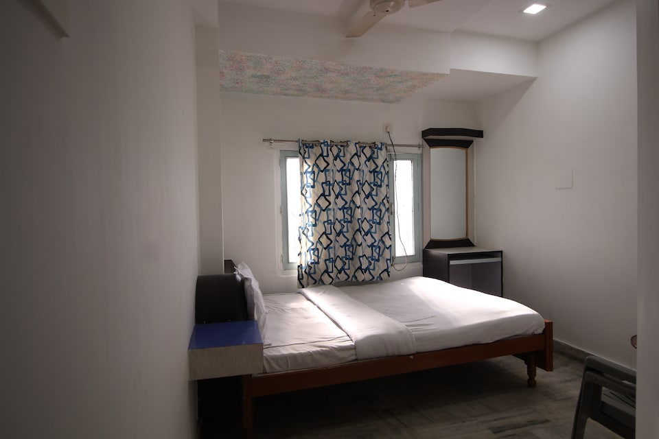 SPOT ON 33472 Hotel Shreenath And Bar, Pali Central, Pali