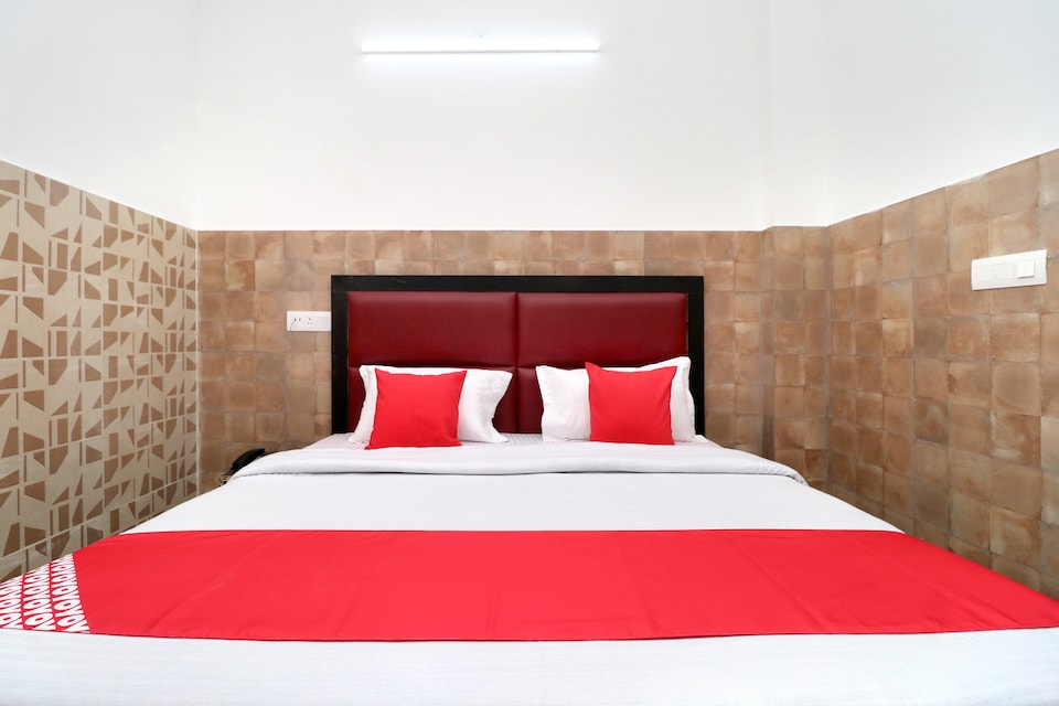 OYO 33475 Orient View, South Chandigarh, Chandigarh