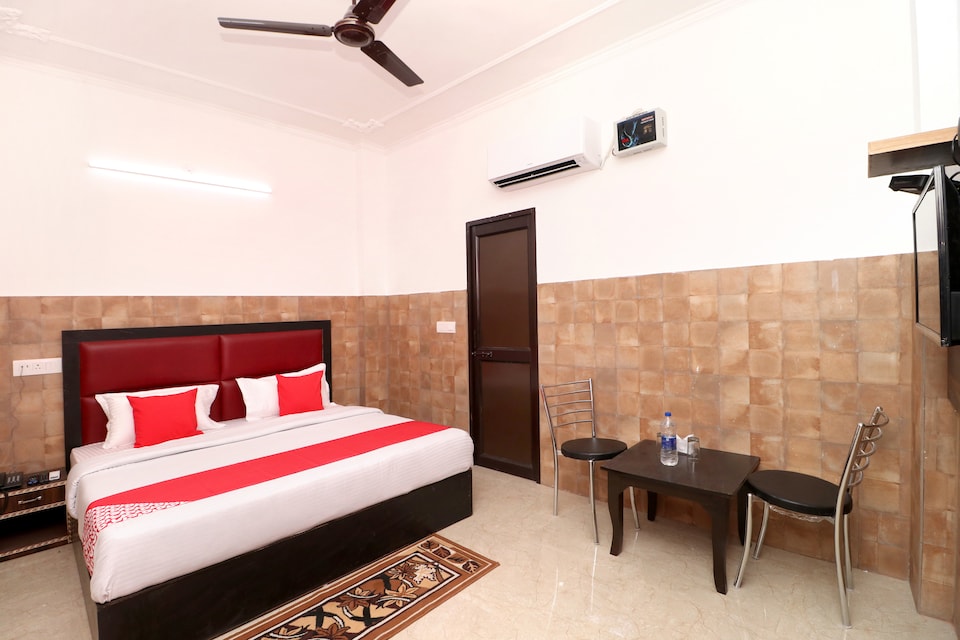 OYO 33475 Orient View, South Chandigarh, Chandigarh