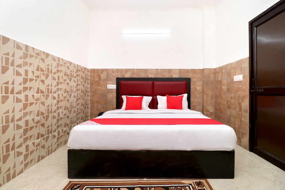 OYO 33475 Orient View, South Chandigarh, Chandigarh