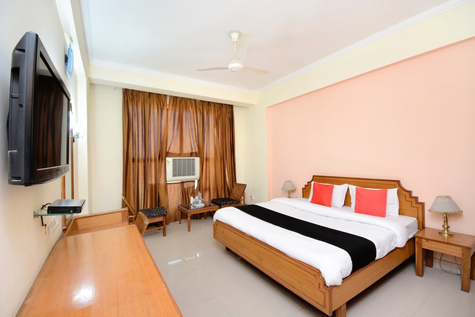 Capital O 33480 Hotel Amsun Pride, Mall Road Bathinda, Bathinda