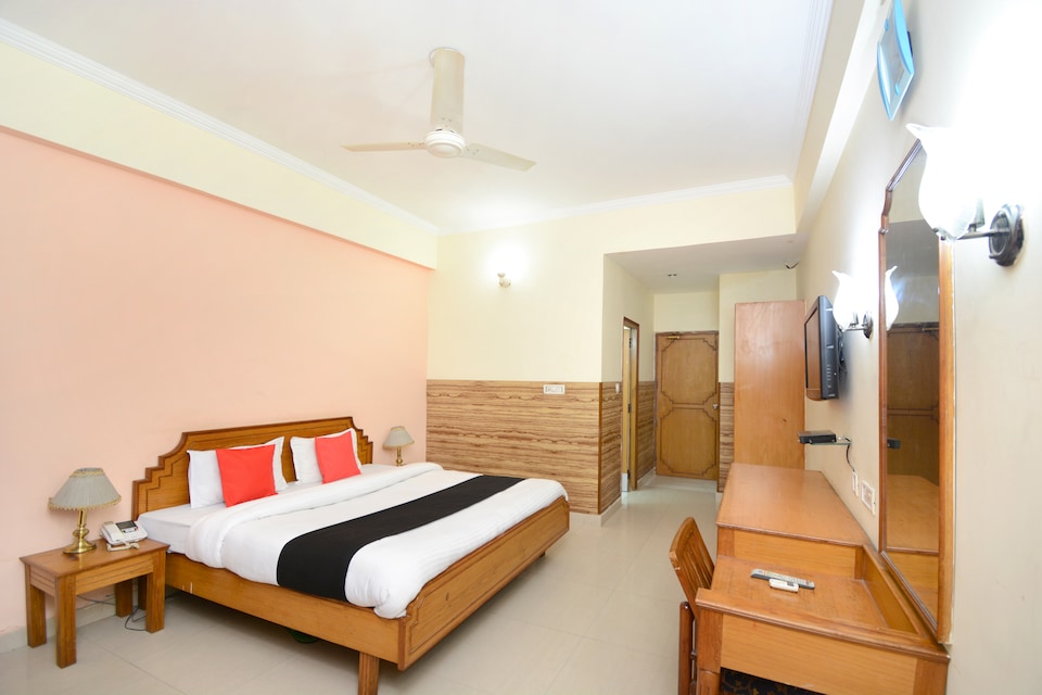 Capital O 33480 Hotel Amsun Pride, Mall Road Bathinda, Bathinda