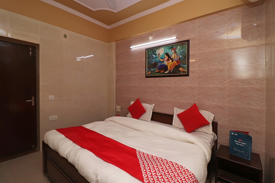 OYO 33485 Hotel Holy City Vrindavan, Banke Bihari Mandir Vrindavan, Vrindavan