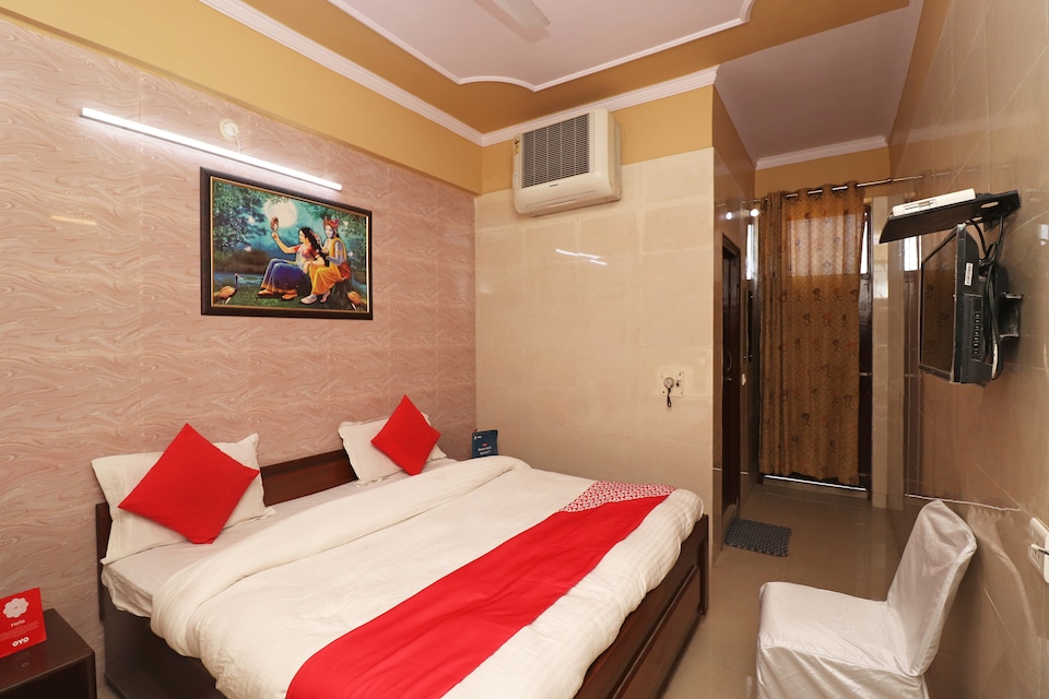 OYO 33485 Hotel Holy City Vrindavan, Banke Bihari Mandir Vrindavan, Vrindavan