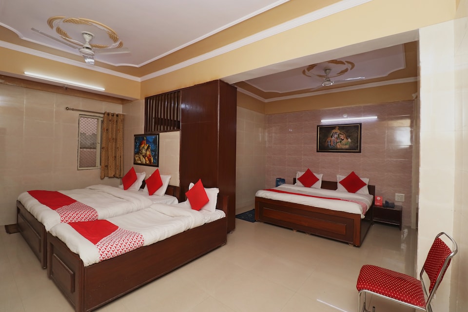 OYO 33485 Hotel Holy City Vrindavan, Banke Bihari Mandir Vrindavan, Vrindavan
