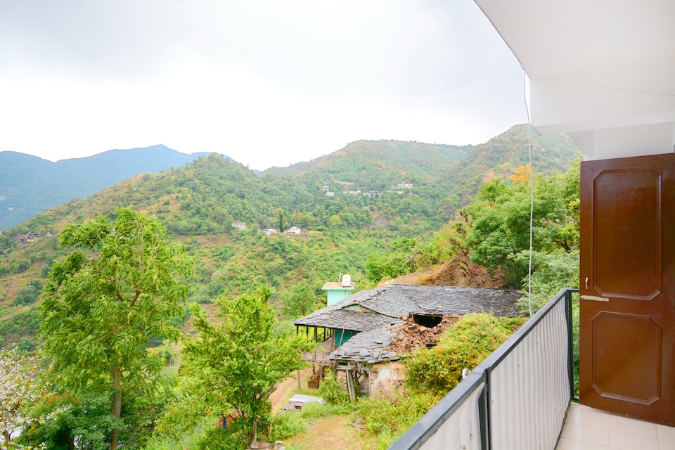 OYO Home 33491 Serene View Stuido  Stay  Nagaon, Solan, सोलन 