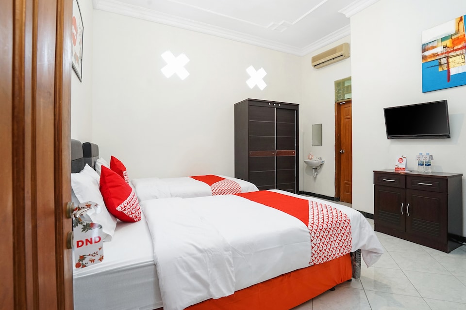 OYO 631 Tjahaja Baroe Residence Syariah, Dukuh Pakis, Surabaya