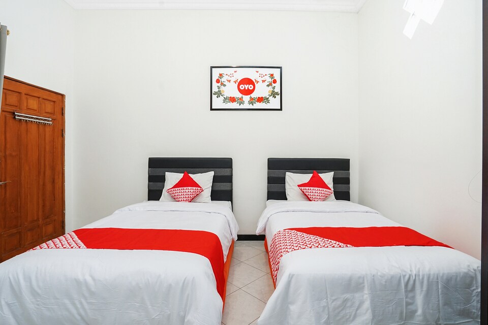 OYO 631 Tjahaja Baroe Residence Syariah, Dukuh Pakis, Surabaya