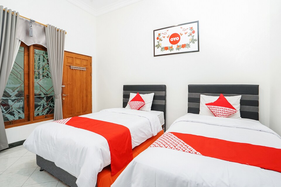 OYO 631 Tjahaja Baroe Residence Syariah, Dukuh Pakis, Surabaya