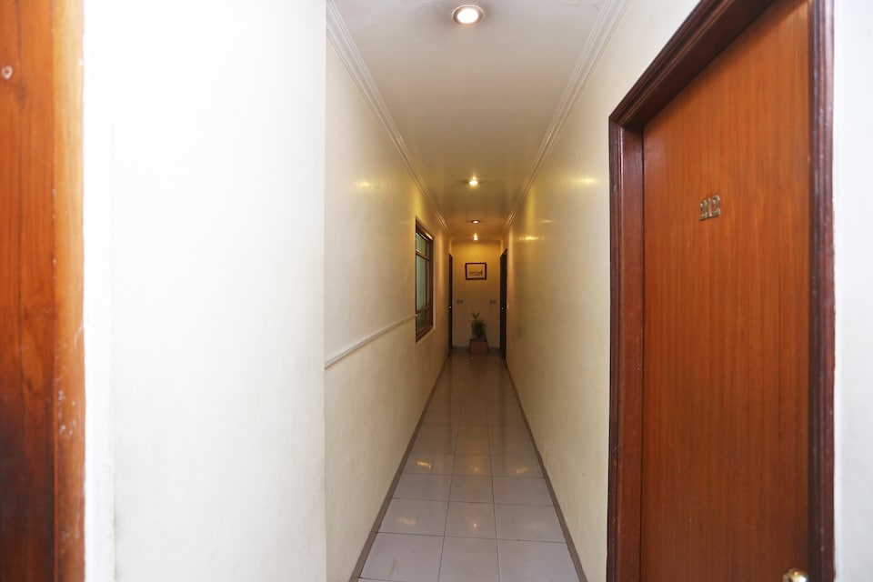 OYO 3499 Tekarees Inn, Hazratganj Lucknow, Lucknow
