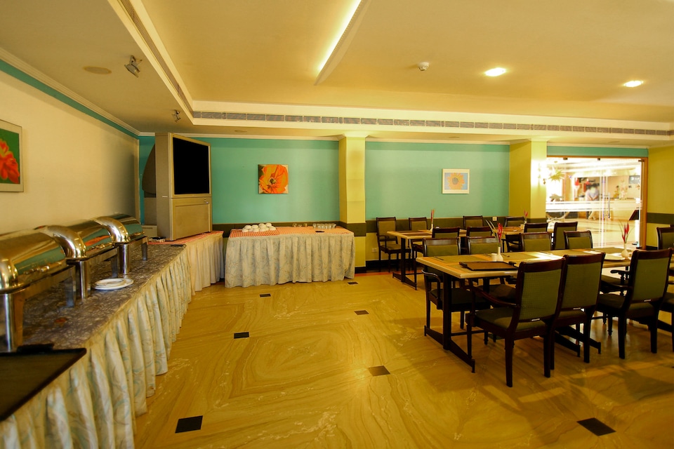 OYO Premium 48 Airport Kochi, Ankamaly Airport Kochi, Kochi