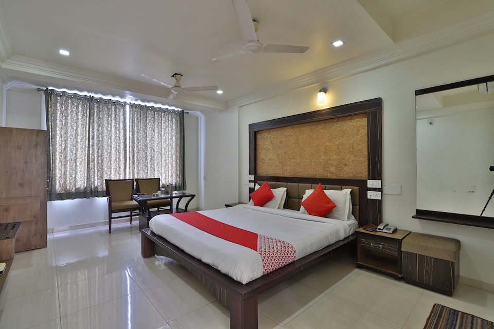 OYO 35376 Hotel Gangotri, Railway station Bharuch, Bharuch