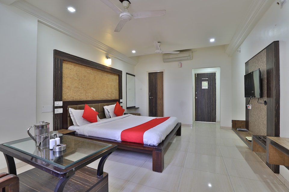 OYO 35376 Hotel Gangotri, Railway station Bharuch, Bharuch