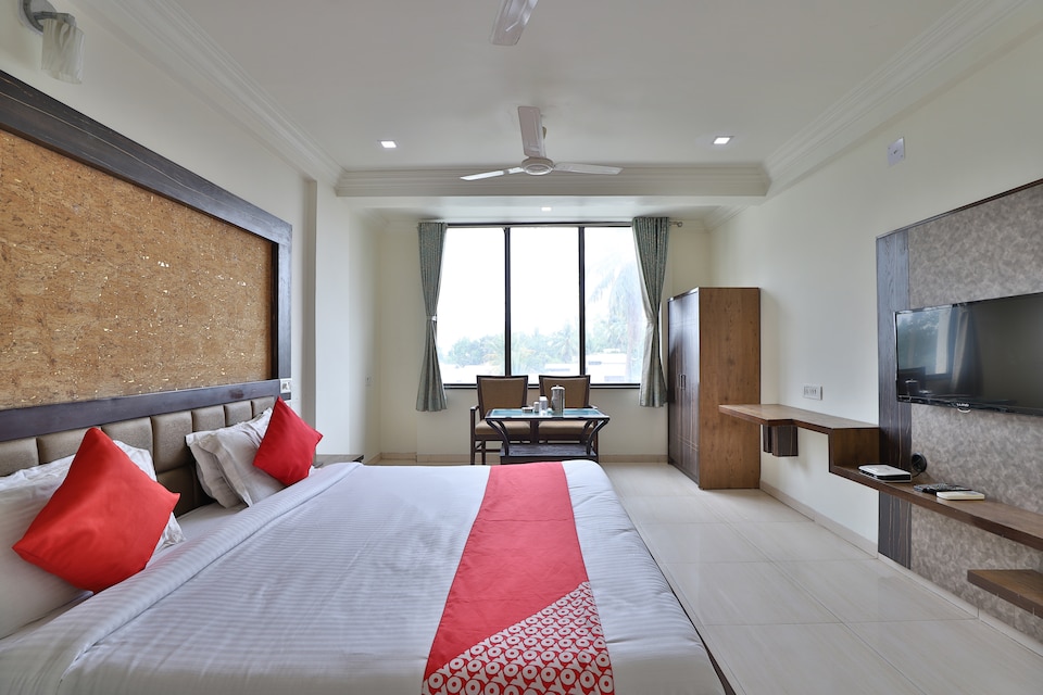OYO 35376 Hotel Gangotri, Railway station Bharuch, Bharuch