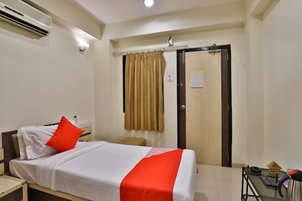 OYO 35378 Galaxy Residency, Mundra, Mundra