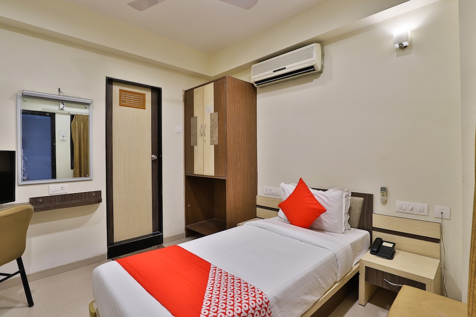 OYO 35378 Galaxy Residency, Mundra, Mundra
