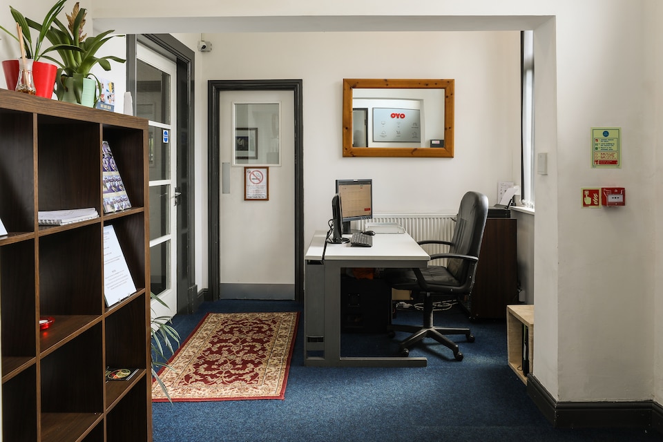 OYO Hala Guest House, Manchester, Manchester