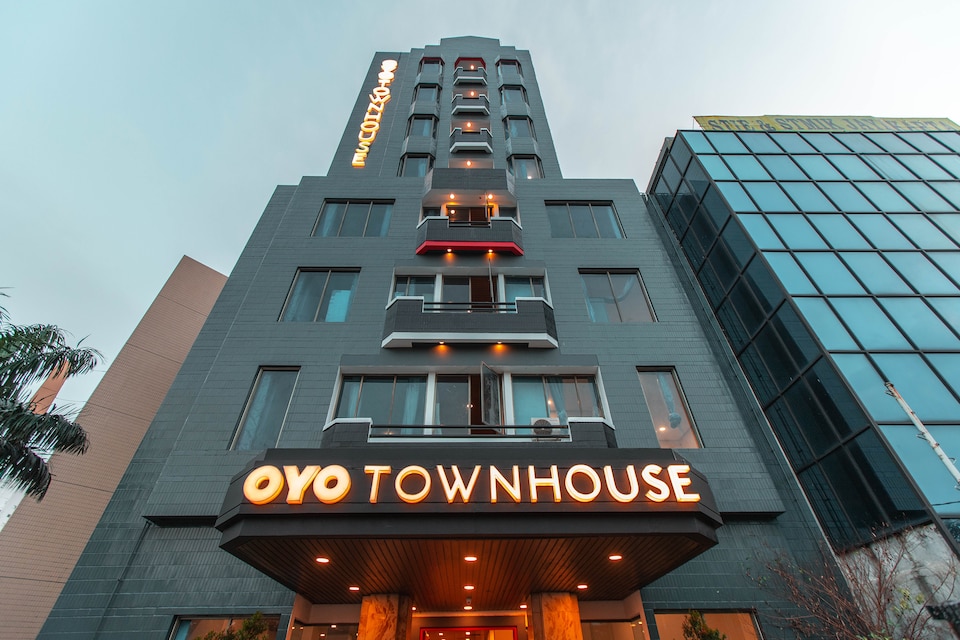 Super OYO Townhouse 1 Hotel Salemba, Matraman, Jakarta