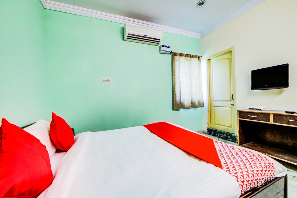OYO 35437 Shobha Inn, Begumpet, Hyderabad