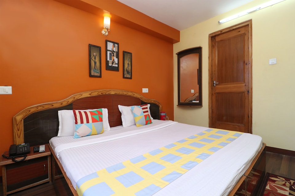OYO Home 35446 Singhs BnB Bemloe, The Mall Road-Shimla, Shimla