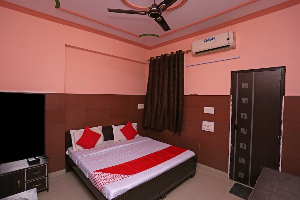 OYO 35450 Bombay Central Hotel, Corporate Complex, Agra