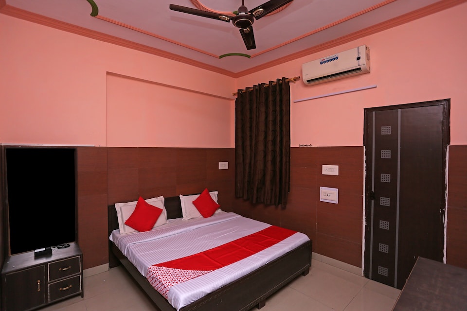 OYO 35450 Bombay Central Hotel, Corporate Complex, Agra