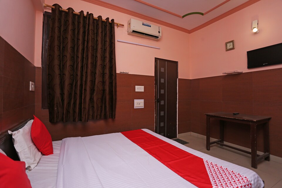 OYO 35450 Bombay Central Hotel, Corporate Complex, Agra