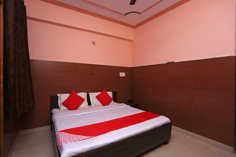 OYO 35450 Bombay Central Hotel, Corporate Complex, Agra