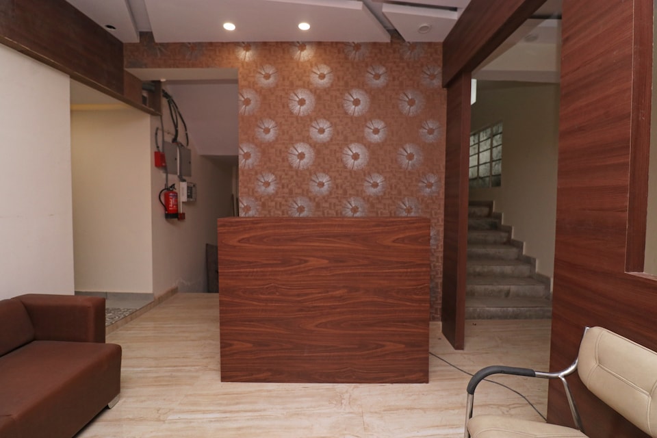 OYO Flagship The Mist Near Gomti Riverfront Park, Hazratganj Lucknow, लखनऊ