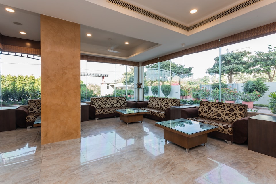 OYO 35476 Baba Shree Hotel and Resort, Airport Road - Indore, Indore