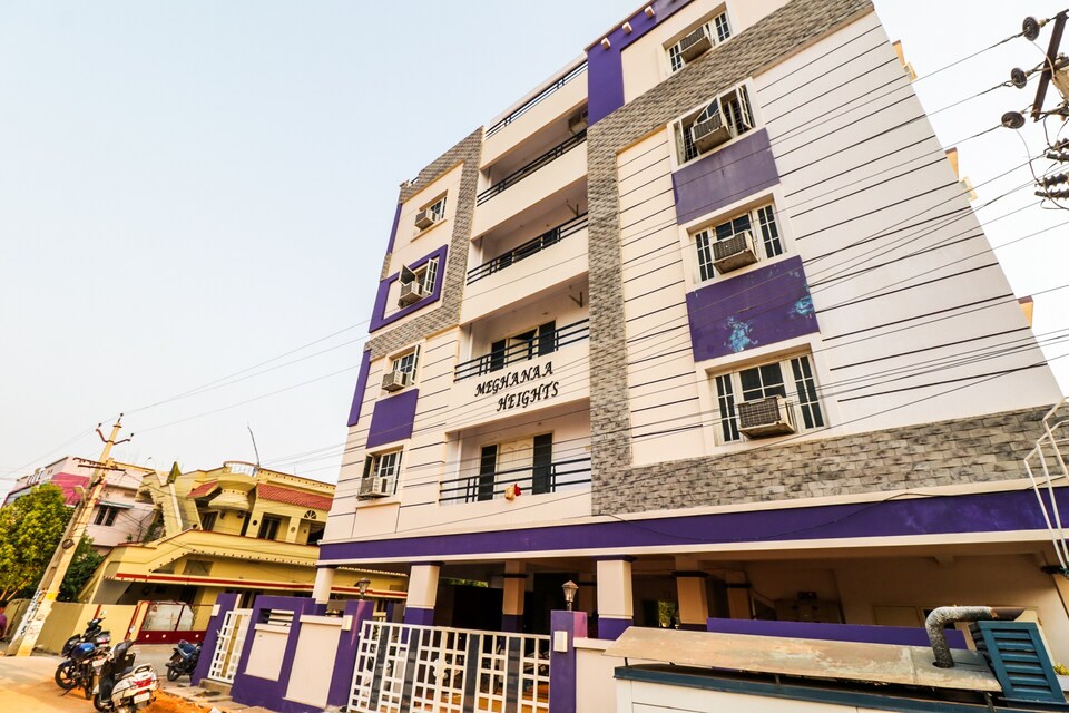 Capital O 35480 Coastal Bay Service Apartments, Ramaraopet Kakinada, Kakinada