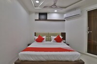 OYO 35508 Dev Palace