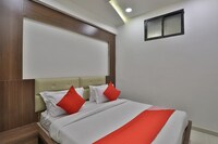 OYO 35508 Dev Palace