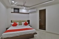 OYO 35508 Dev Palace