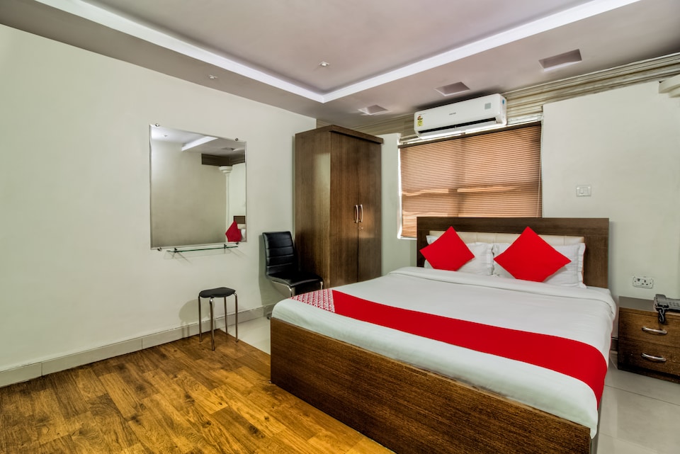 OYO 3512 Hotel Crystal Residency, Bishtupur Jamshedpur, Jamshedpur