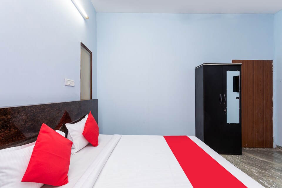 OYO 35533 4 Corner Suites Shahapura, Kolar Road, Bhopal
