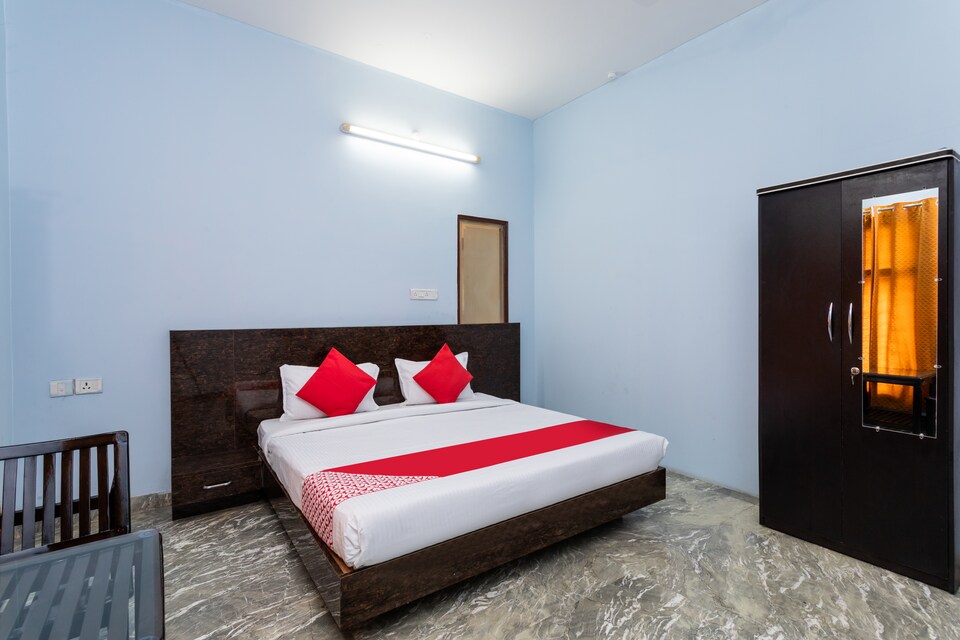 OYO 35533 4 Corner Suites Shahapura, Kolar Road, Bhopal