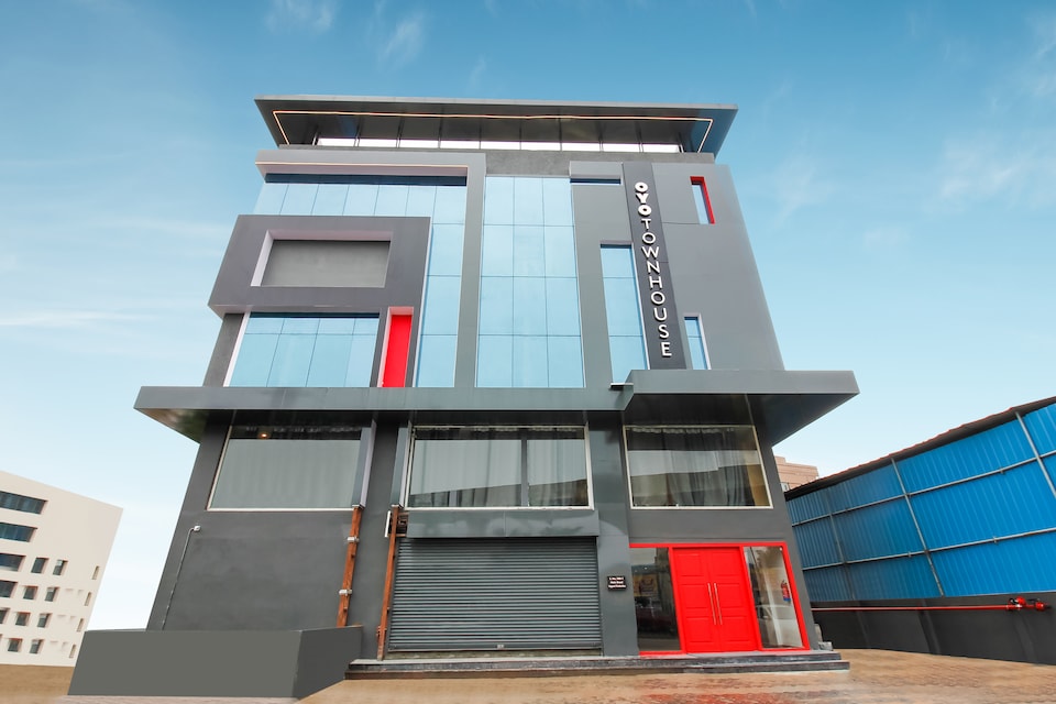 OYO Townhouse 151 H Square, LB Nagar-Uppal, Hyderabad