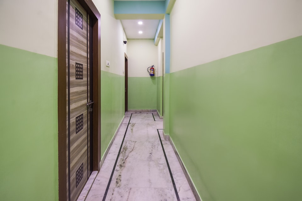 OYO Hotel Nest Near St. Thomas's Church, Esplanade Kolkata, Kolkata