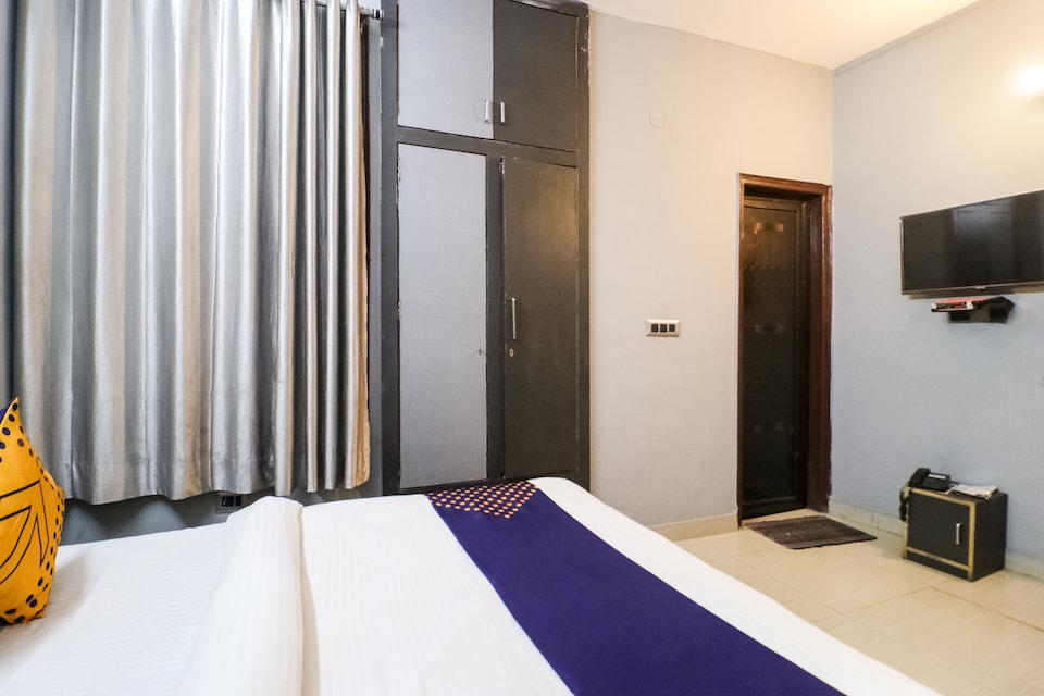 Hotel O Sunrise Guest House, Old Gurgaon, Gurgaon
