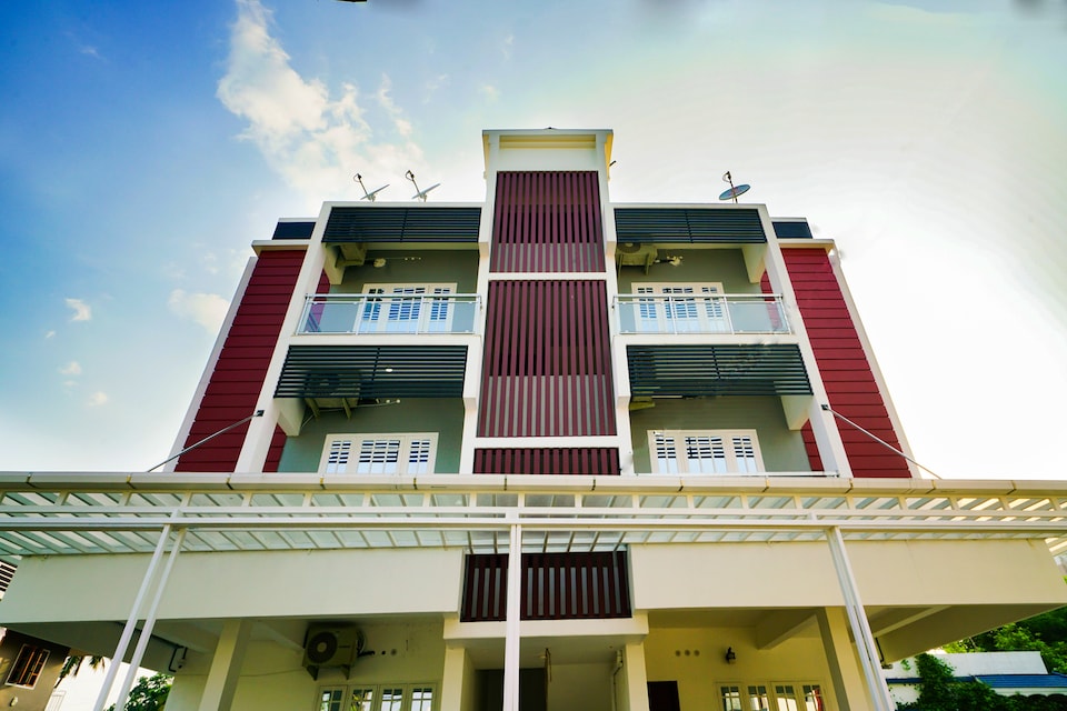 OYO Home 35593 Elegant Stay Near Lulu Mall , Edapally Kochi, Kochi