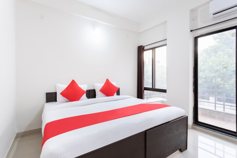 OYO 35604 Vinayak Service Apartments, Kolar Road, Bhopal