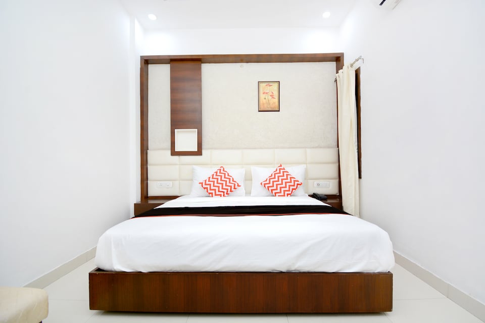 Collection O Crystal Chowk, Golden Temple Road Amritsar, Amritsar