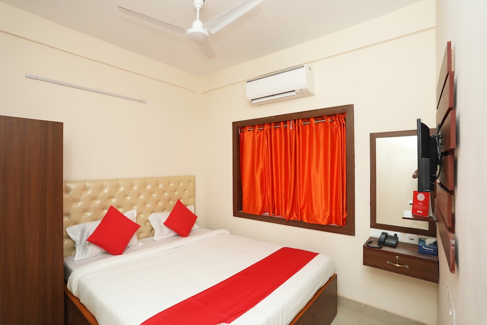 OYO 35678 om shanti international, Ruby Hospital Kolkata, Kolkata