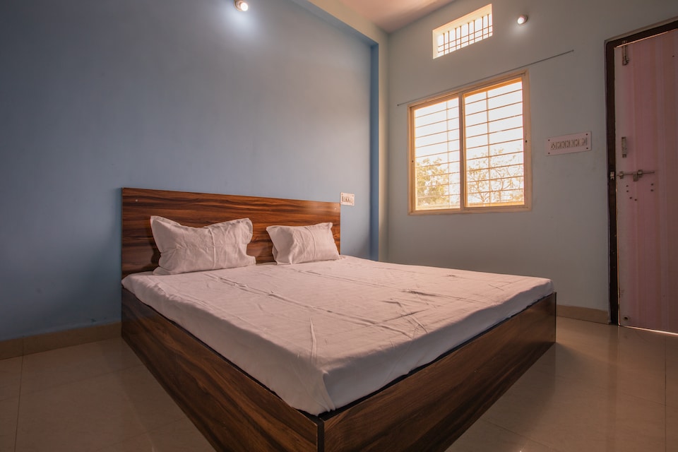 SPOT ON 35682 Yuvraj Residency, Pithampur, Pithampur