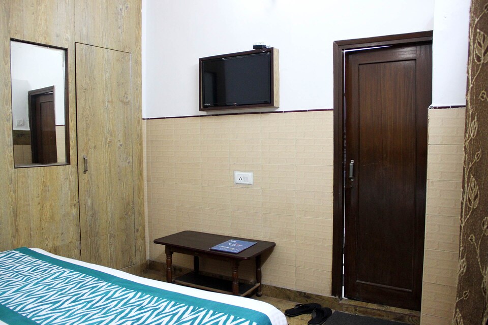 OYO 3536 Hotel Embassy, Dehradun Railway Station, Dehradun