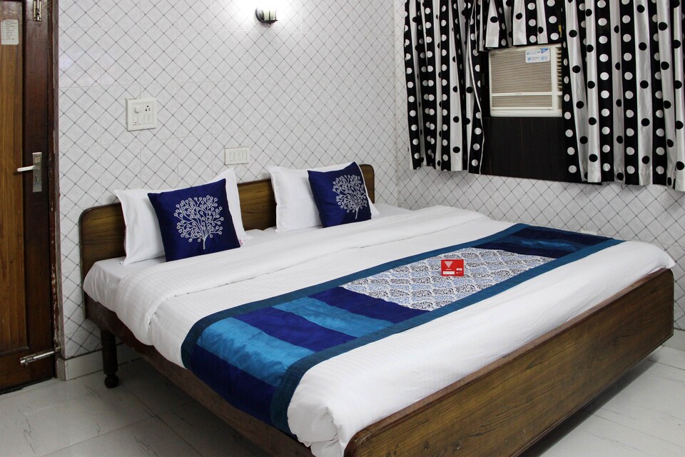 OYO 3536 Hotel Embassy, Dehradun Railway Station, Dehradun