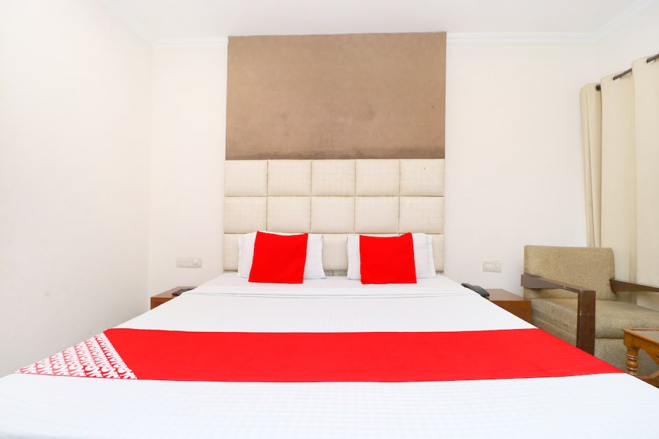 OYO Flagship 3537 Hotel Landmark, Central Chandigarh, Chandigarh